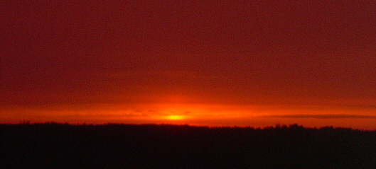 Sonnenuntergang in Tiefrot